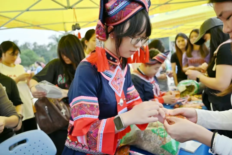 太阳集团8722com举行2025年“广西三月三”非遗文化进校园暨“广西三月三”民族